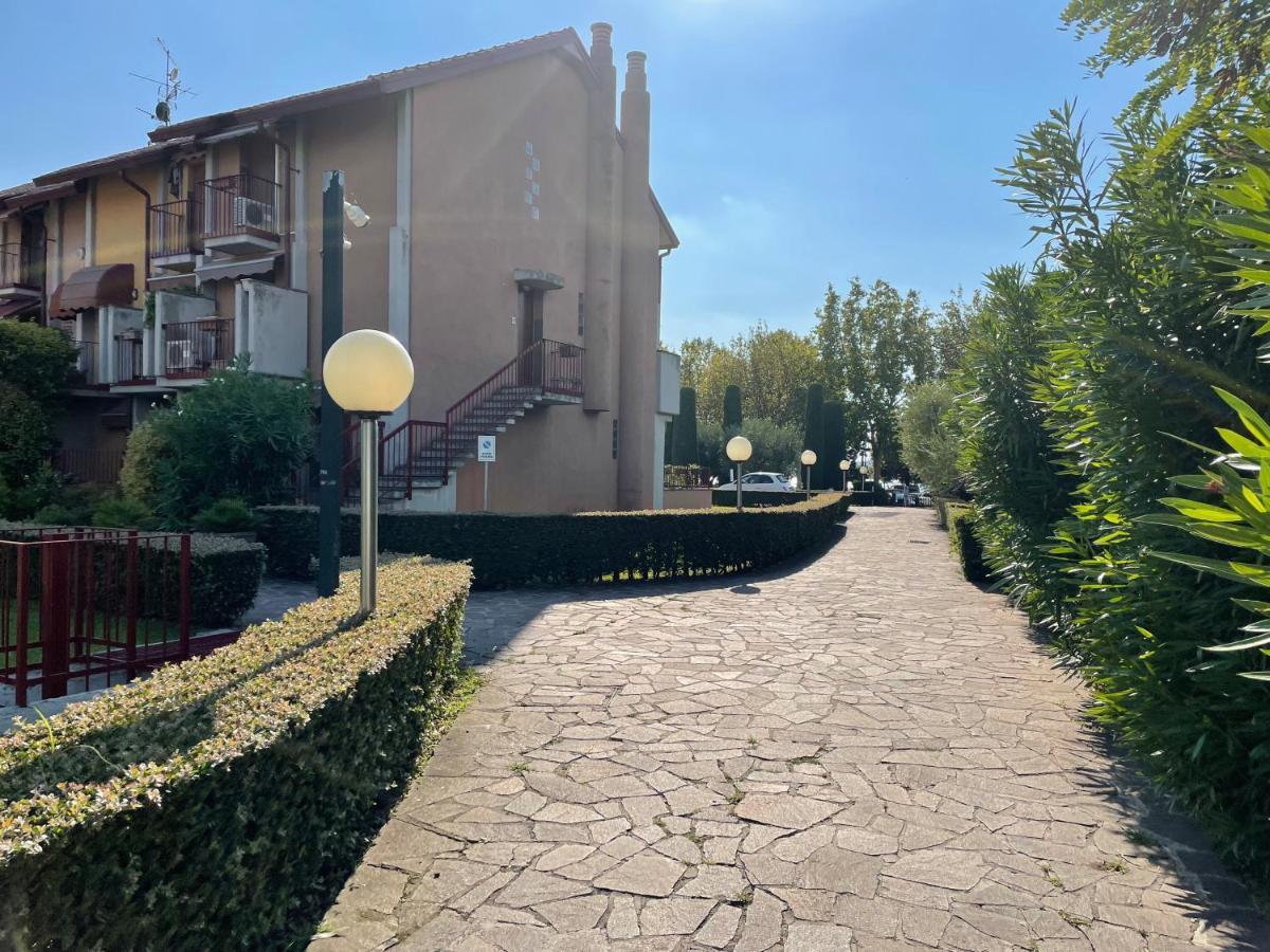 Splendid Lake View A Few Steps From The Castle Sirmione Bagian luar foto